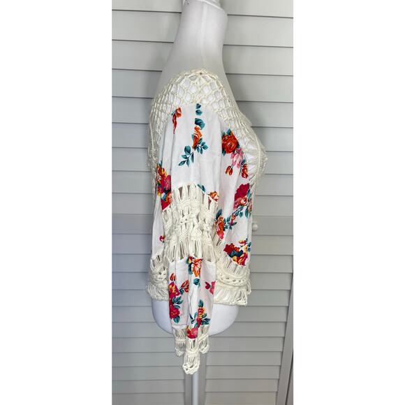 It Girl Crochet White Boho Floral Crop Top - Picture 5 of 8